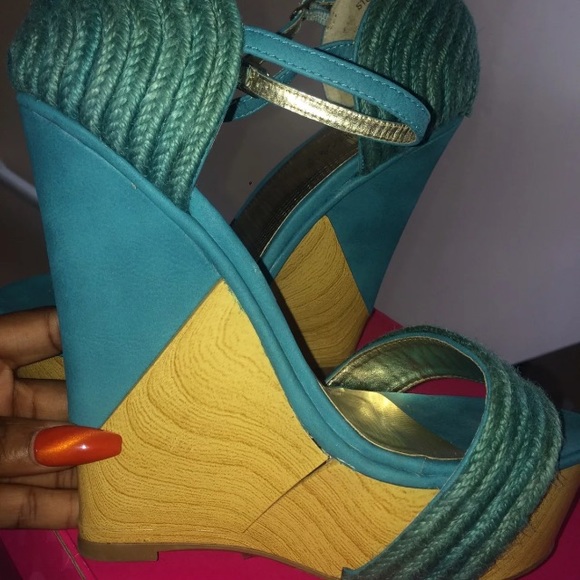 Baby blue/ wooden brown wedges - Picture 2 of 3